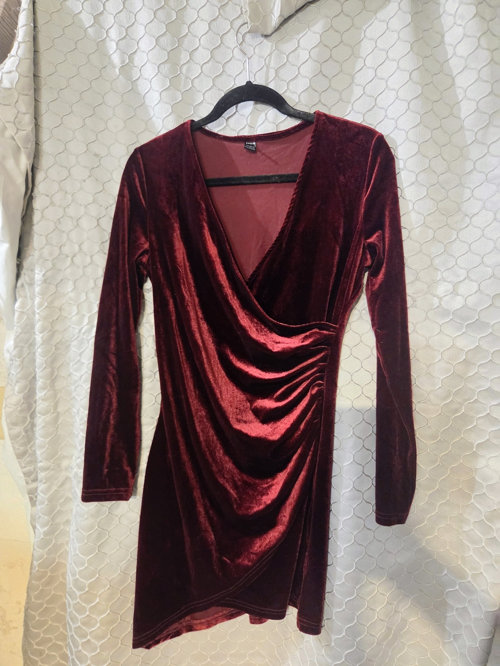 SHEIN Burgundy Velvet Long Sleeve Form-Fitting Wrap Dress #HolidayReady🎄🥂